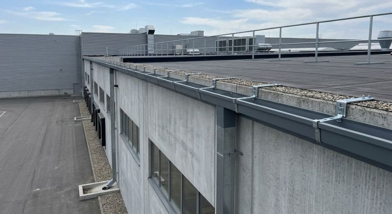 Commercial Gutter Service in Roseville, CA